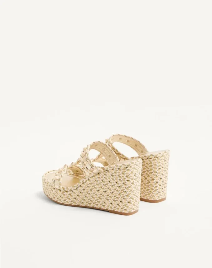 Sandale cu platformă Rockstud din piele nappa laminată 90 mm Sandale cu platformă Rockstud din piele nappa laminată 90 mm