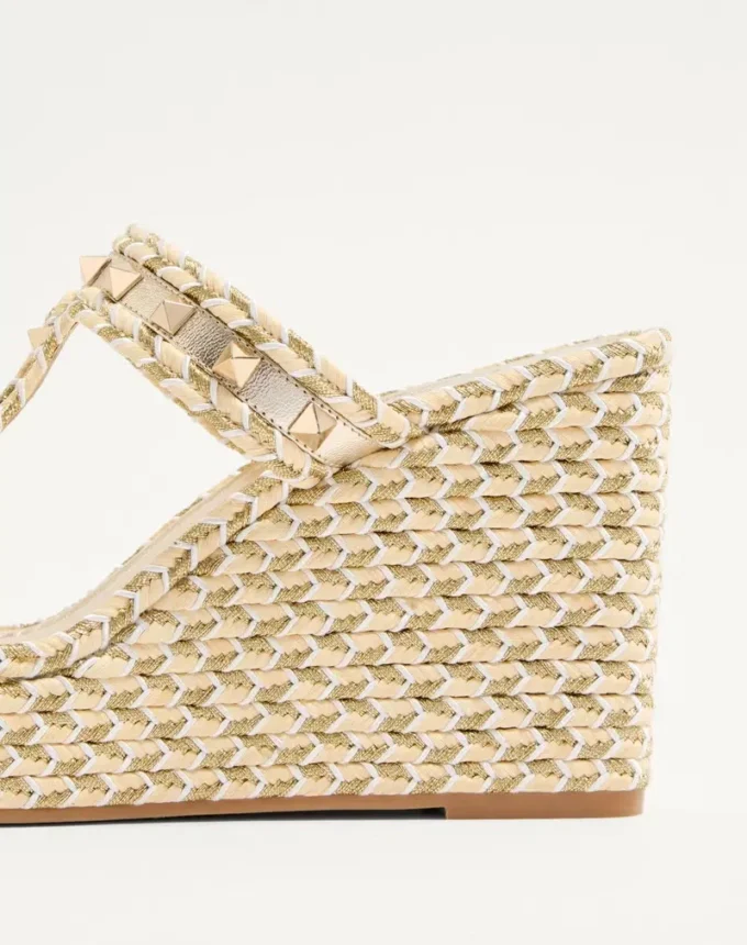 Sandale cu platformă Rockstud din piele nappa laminată 90 mm Sandale cu platformă Rockstud din piele nappa laminată 90 mm