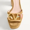 Sandale cu platformă VLogo Signature din piele despicată cu broderie florală 115 mm