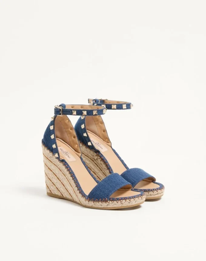 Sandale cu talpă dublă Rockstud din denim 105 mm Sandale cu talpă dublă Rockstud din denim 105 mm
