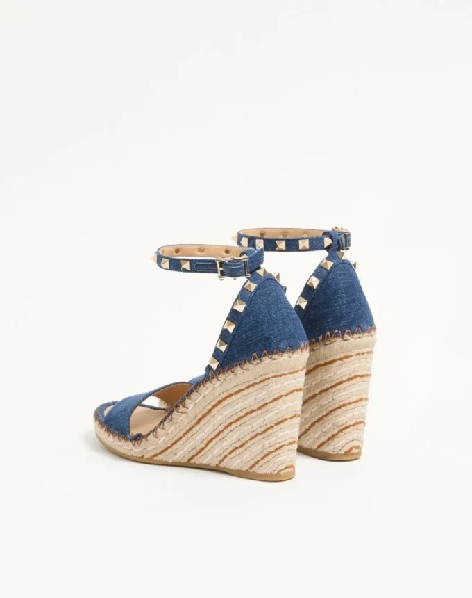 Sandale cu talpă dublă Rockstud din denim 105 mm Sandale cu talpă dublă Rockstud din denim 105 mm