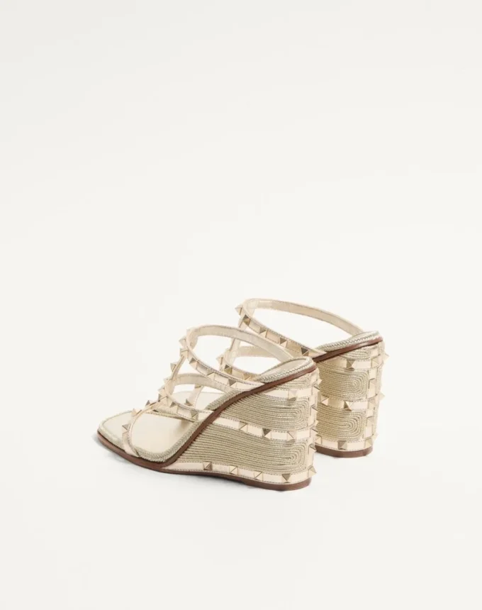 Sandale cu talpă înaltă Rockstud din piele nappa laminată cu broderie Cornely 100 mm