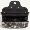 Valentino Garavani Locò Geantă mică de umăr brodată cu logo bijuterie Valentino Garavani Locò Geantă mică de umăr brodată cu logo bijuterie