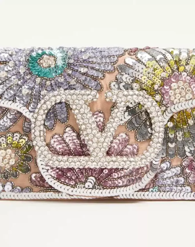 Valentino Garavani Locò Geantă mică de umăr brodată cu logo bijuterie