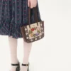 Valentino Garavani Nellcôte Mini geantă de cumpărături brodată Valentino Garavani Nellcôte Mini geantă de cumpărături brodată