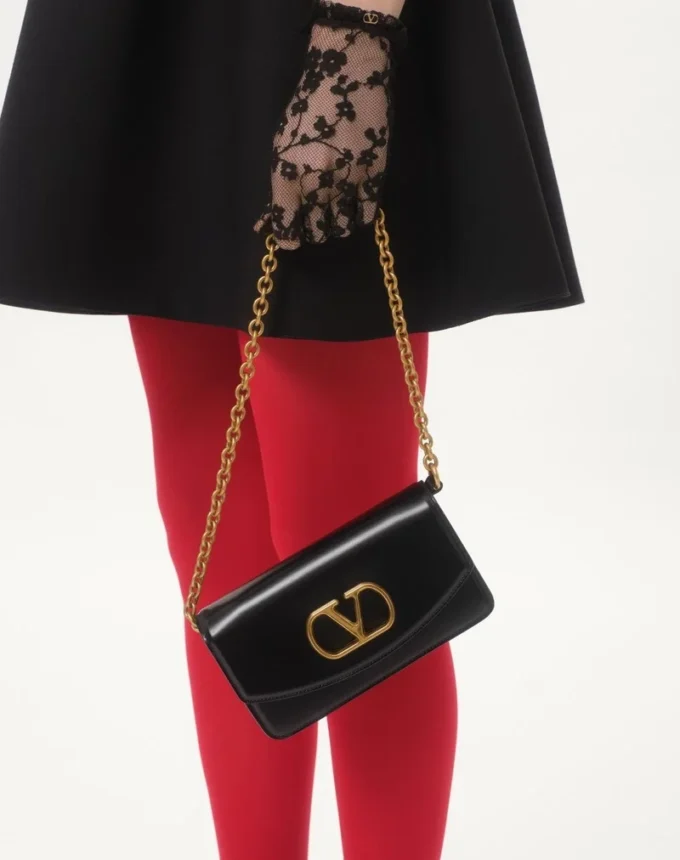 Valentino Garavani Vain Clutch Bag din piele de vițel lucioasă