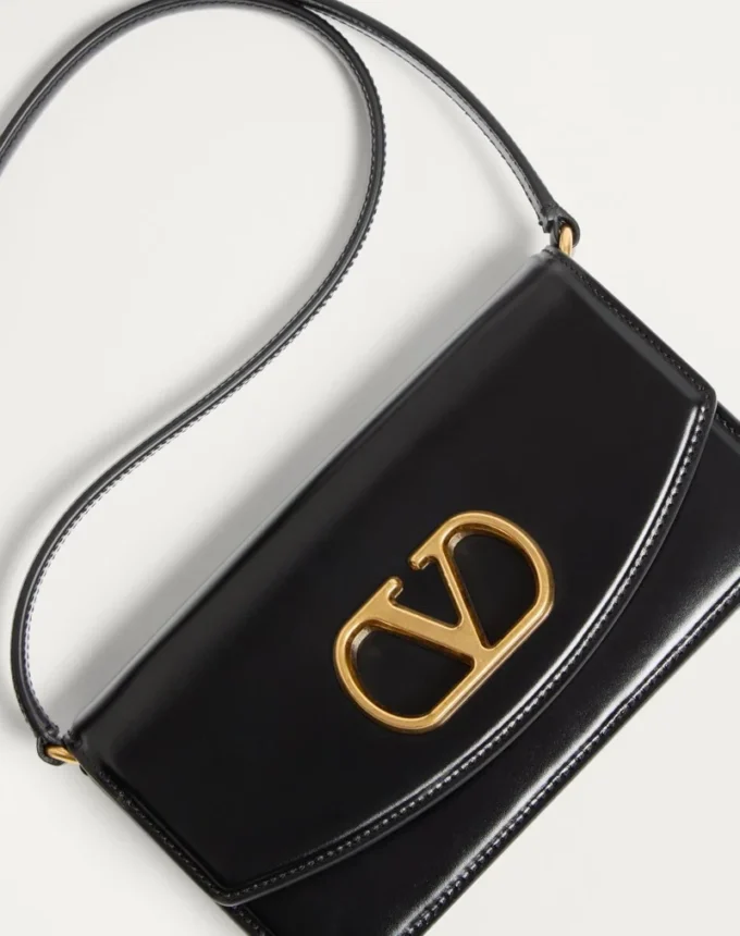 Valentino Garavani Vain Clutch Bag din piele de vițel lucioasă