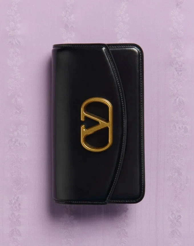 Valentino Garavani Vain Clutch Bag din piele de vițel lucioasă