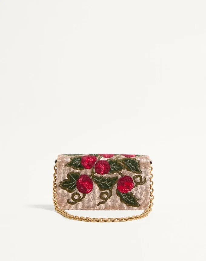 Valentino Garavani Vain Clutch brodat cu model Cherryfic