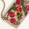 Valentino Garavani Vain Clutch brodat cu model Cherryfic