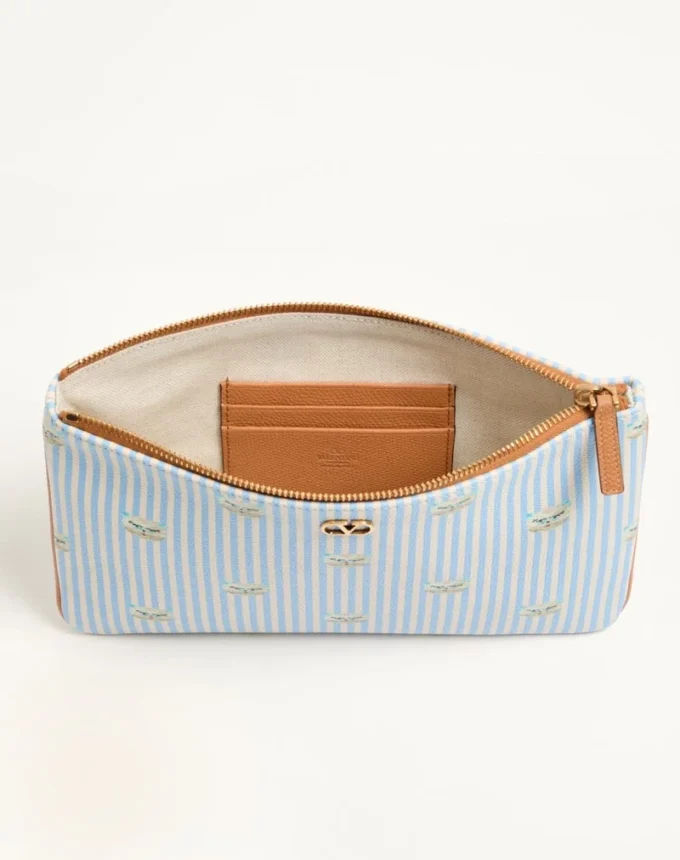 Valentino Garavani VLogo Signature pouch din piele de vițel granulată cu imprimeu Le Chat de la Maison Valentino Garavani VLogo Signature pouch din piele de vițel granulată cu imprimeu Le Chat de la Maison