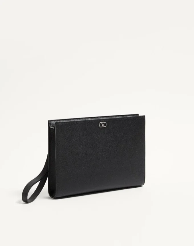 Valentino Garavani Vlogo Signature Pungă din piele de vițel granulată Valentino Garavani Vlogo Signature Pungă din piele de vițel granulată