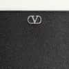 Valentino Garavani Vlogo Signature Pungă din piele de vițel granulată Valentino Garavani Vlogo Signature Pungă din piele de vițel granulată