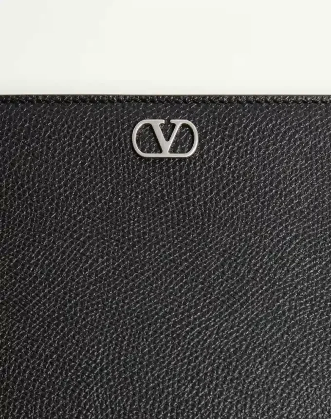 Valentino Garavani Vlogo Signature Pungă din piele de vițel granulată Valentino Garavani Vlogo Signature Pungă din piele de vițel granulată