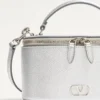 VLogo Signature Mini Vanity Bag din piele de vițel laminată cu textură granulată